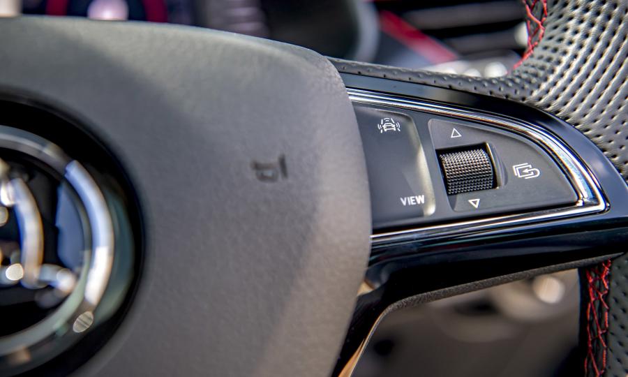 Детали интерьера Skoda Scala Monte Carlo 2020 года  (UK) (фото 21 из 31)